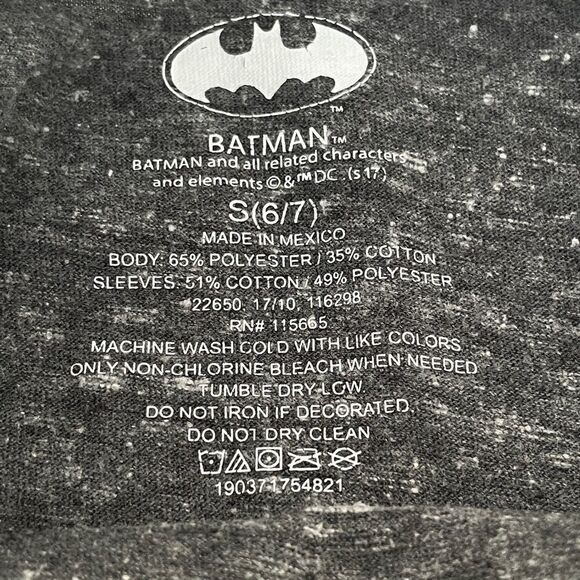DC Comics Batman Boys Logo Graphics Worn Look Tee Shirt Size Small 6-7 - Picture 5 of 6